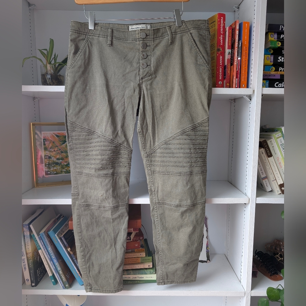 Abercrombie & Fitch Women's Low Rise Skinny Capris Moto Size Size 31 Grunge - Picture 1 of 16